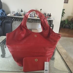 Authentic Tory Burch Slouch Hobo w/matching wallet